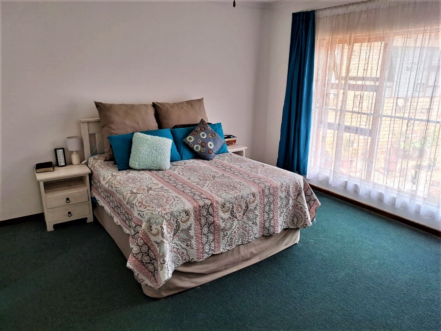 4 Bedroom Property for Sale in Wavecrest Eastern Cape